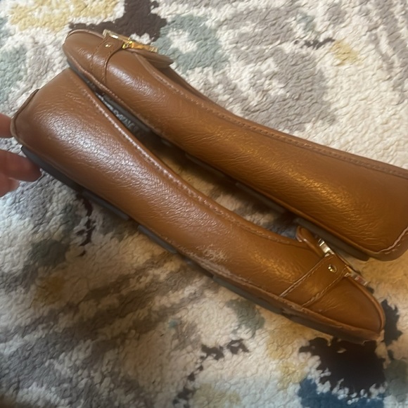 Michael Kors tan leather flats with gold emblem Size 7.5 - Picture 9 of 11